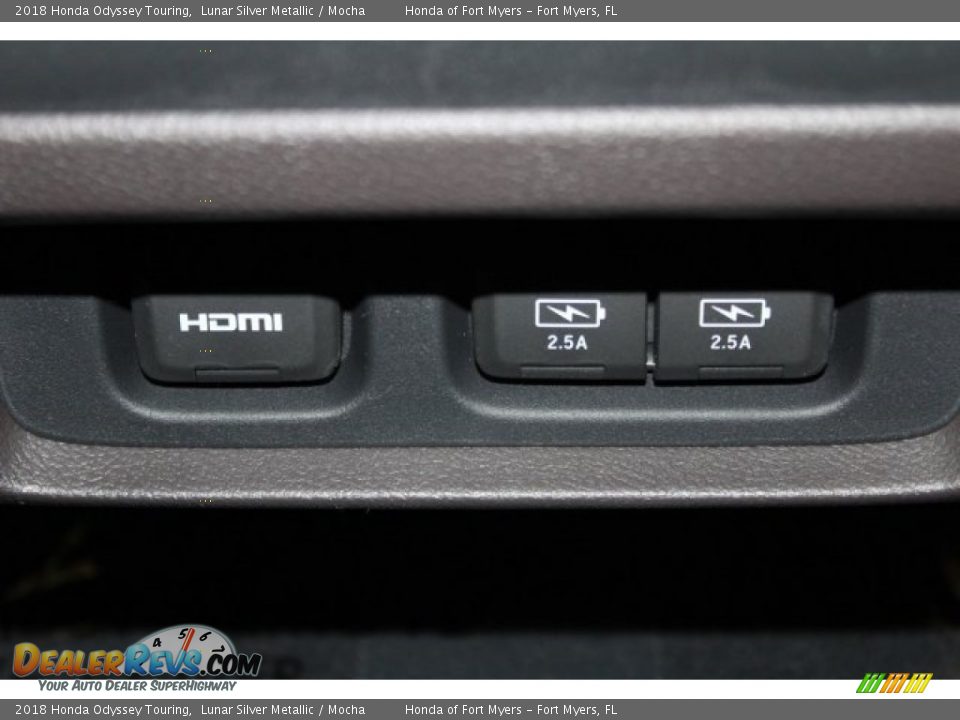 2018 Honda Odyssey Touring Lunar Silver Metallic / Mocha Photo #33