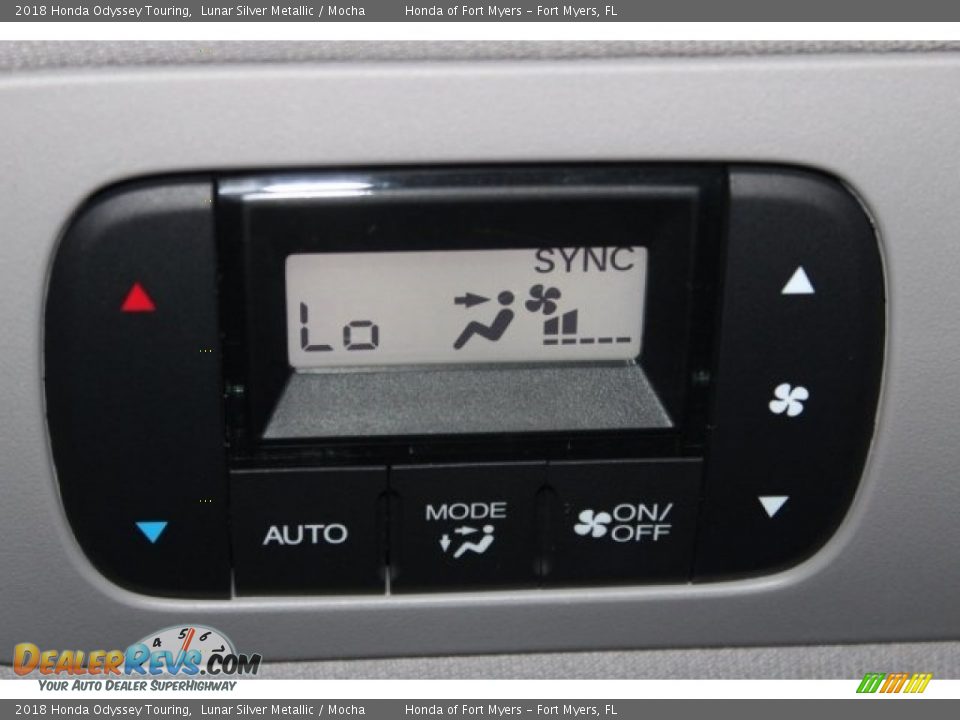 2018 Honda Odyssey Touring Lunar Silver Metallic / Mocha Photo #35