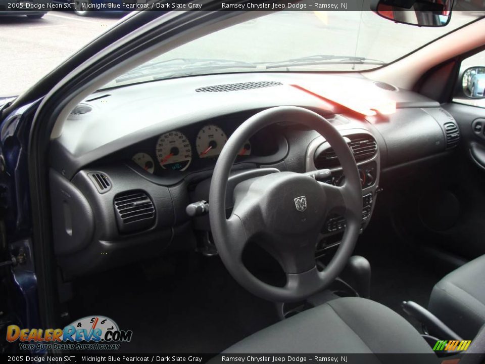 2005 Dodge Neon SXT Midnight Blue Pearlcoat / Dark Slate Gray Photo #10