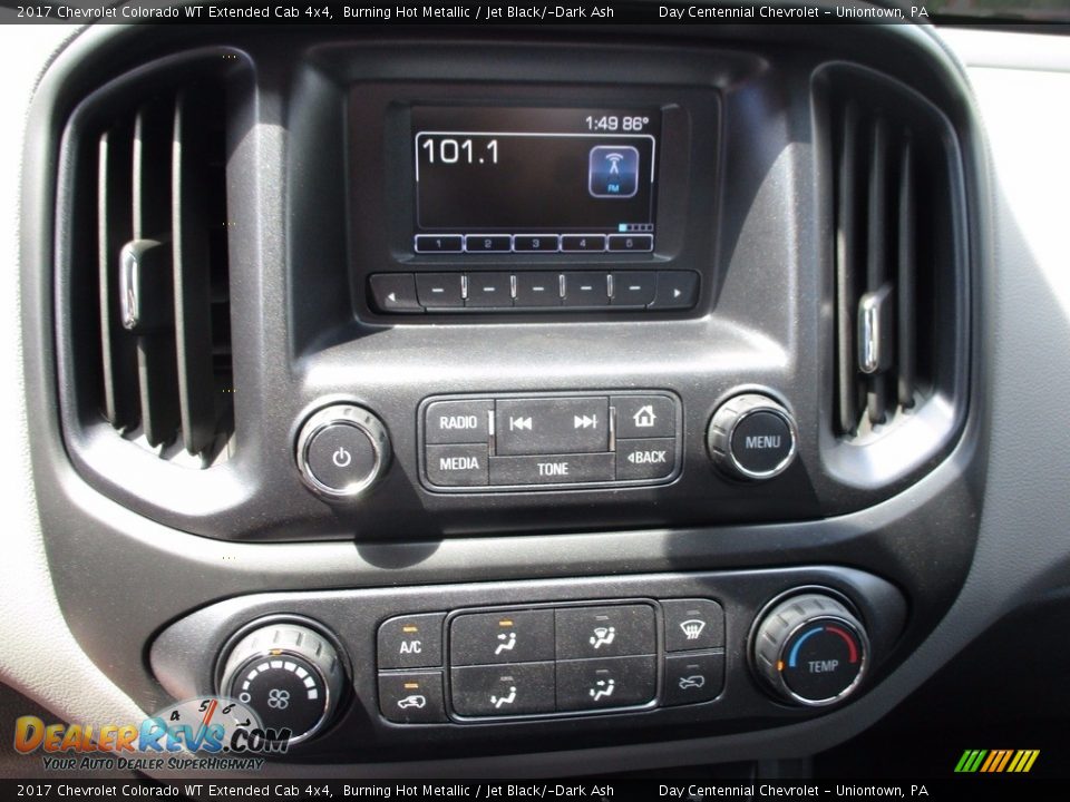 Controls of 2017 Chevrolet Colorado WT Extended Cab 4x4 Photo #5