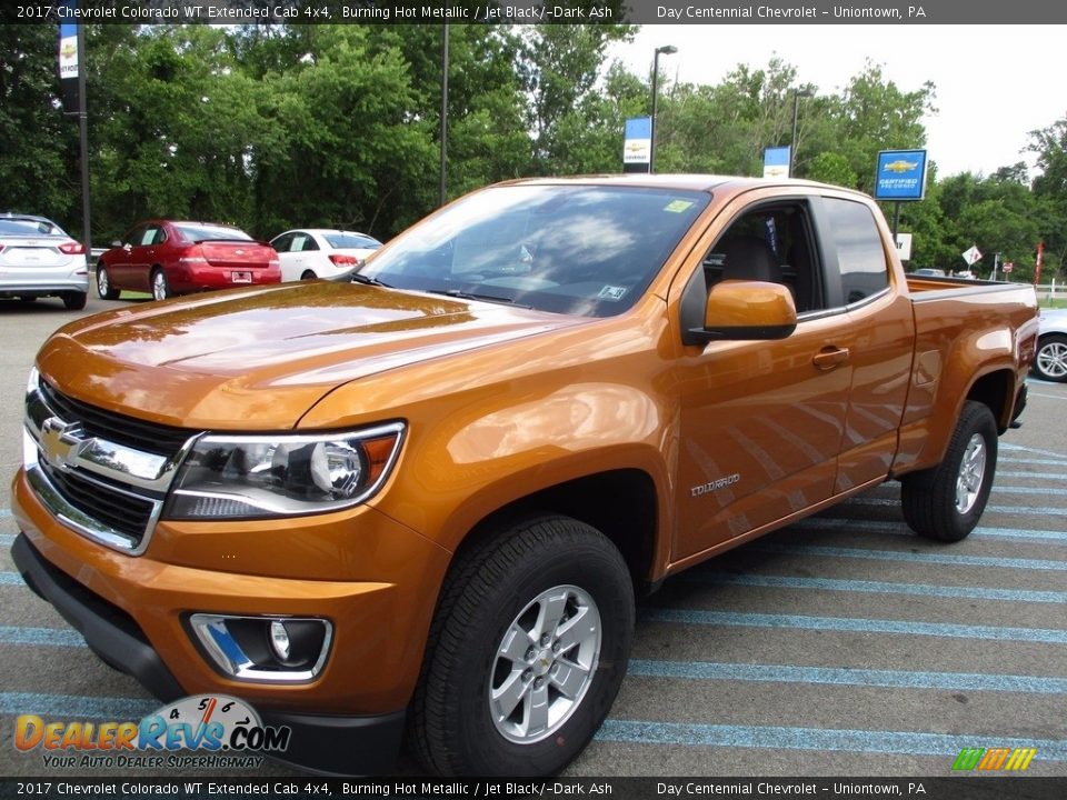 Front 3/4 View of 2017 Chevrolet Colorado WT Extended Cab 4x4 Photo #10