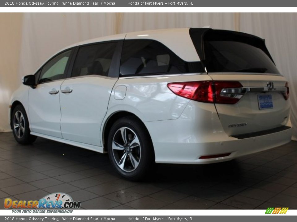 2018 Honda Odyssey Touring White Diamond Pearl / Mocha Photo #5