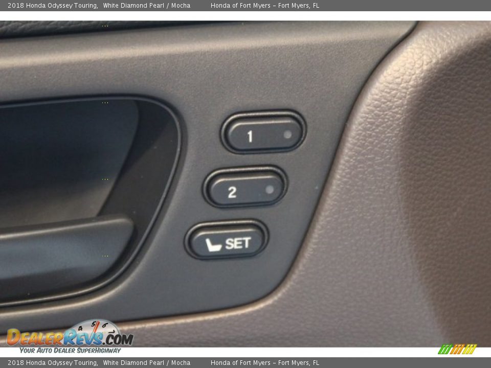2018 Honda Odyssey Touring White Diamond Pearl / Mocha Photo #10