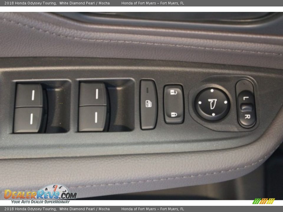 2018 Honda Odyssey Touring White Diamond Pearl / Mocha Photo #11