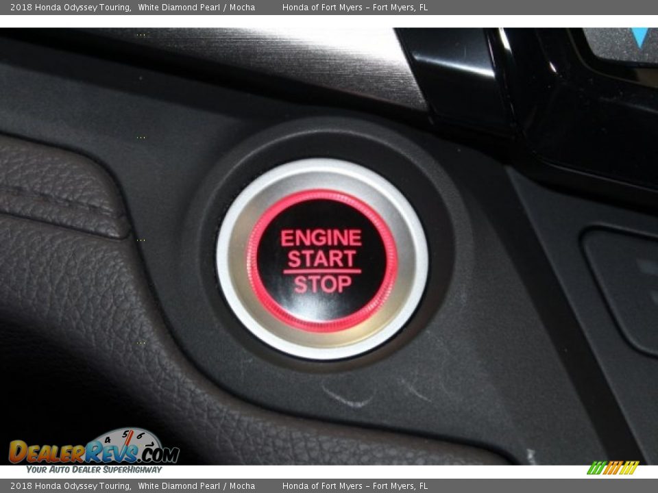 2018 Honda Odyssey Touring White Diamond Pearl / Mocha Photo #22