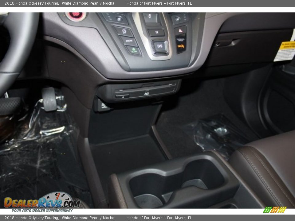 2018 Honda Odyssey Touring White Diamond Pearl / Mocha Photo #23