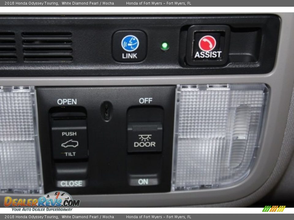 2018 Honda Odyssey Touring White Diamond Pearl / Mocha Photo #29