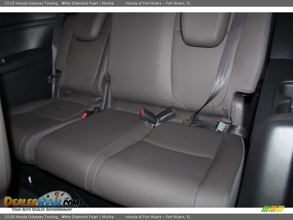 2018 Honda Odyssey Touring White Diamond Pearl / Mocha Photo #36