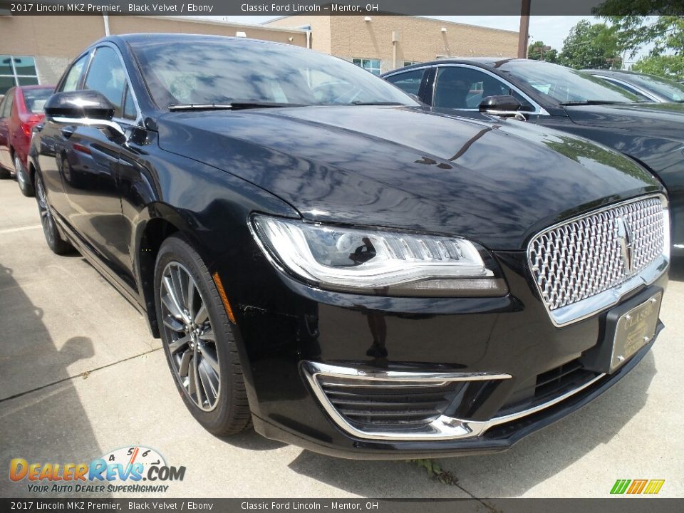 Front 3/4 View of 2017 Lincoln MKZ Premier Photo #1