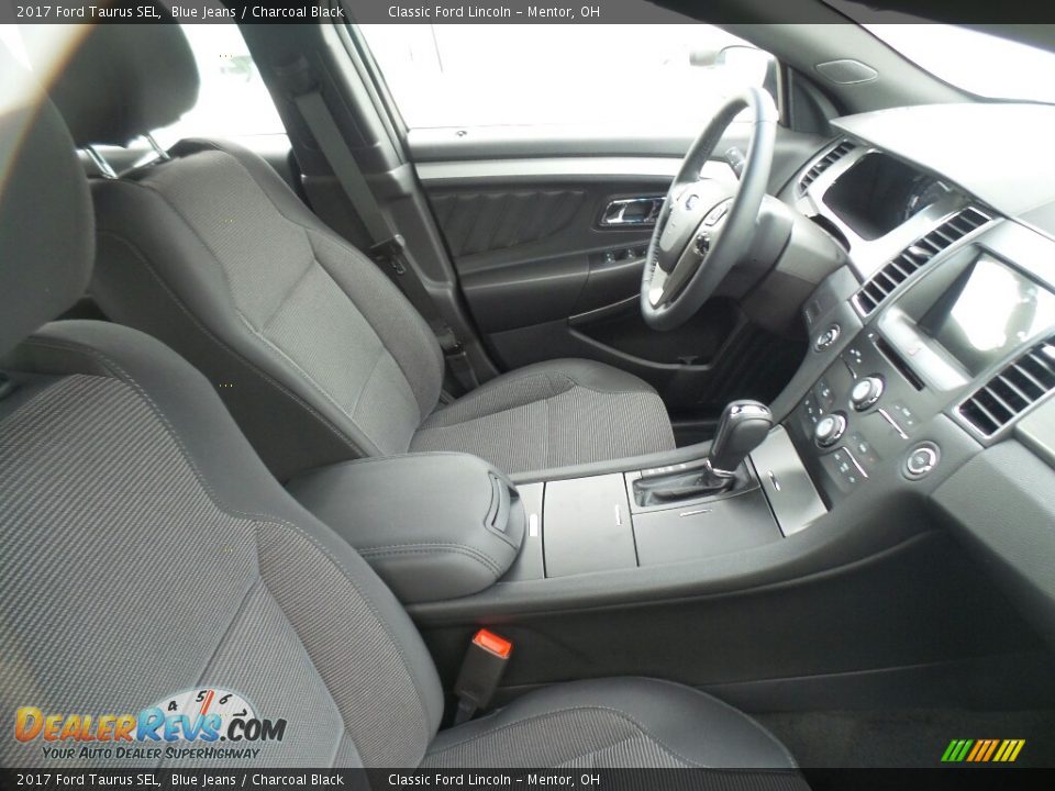 Front Seat of 2017 Ford Taurus SEL Photo #8