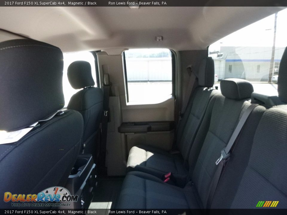 2017 Ford F150 XL SuperCab 4x4 Magnetic / Black Photo #11