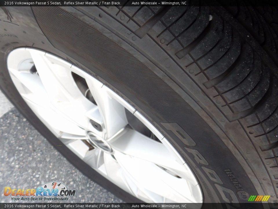 2016 Volkswagen Passat S Sedan Reflex Silver Metallic / Titan Black Photo #8