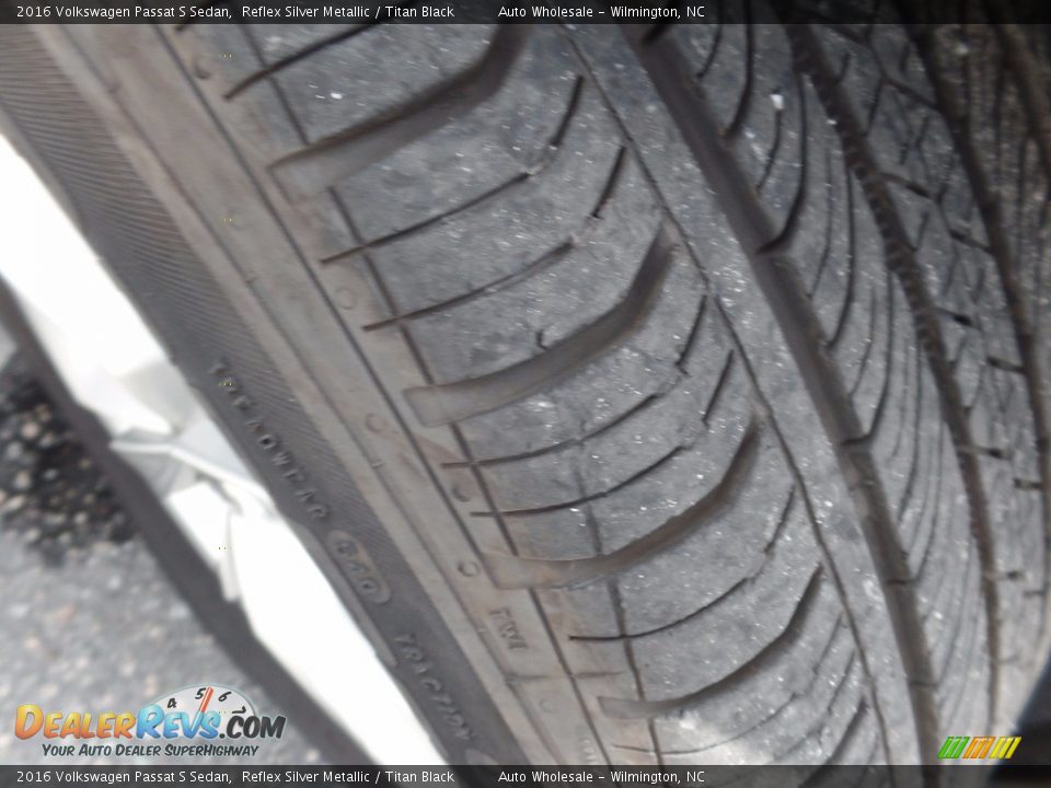 2016 Volkswagen Passat S Sedan Reflex Silver Metallic / Titan Black Photo #9