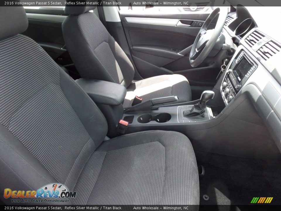 2016 Volkswagen Passat S Sedan Reflex Silver Metallic / Titan Black Photo #12