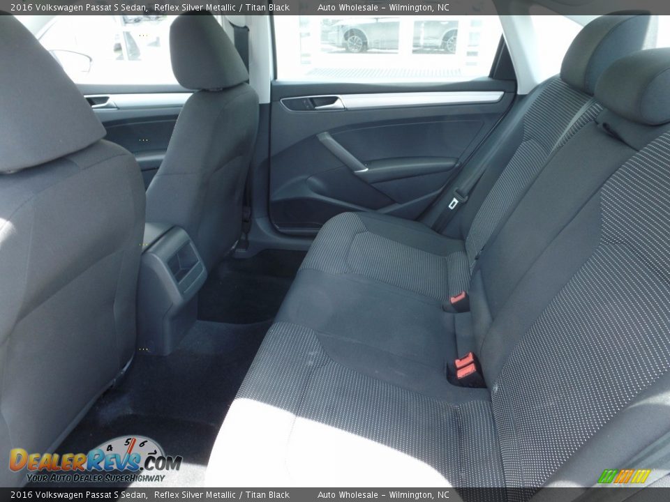 2016 Volkswagen Passat S Sedan Reflex Silver Metallic / Titan Black Photo #13