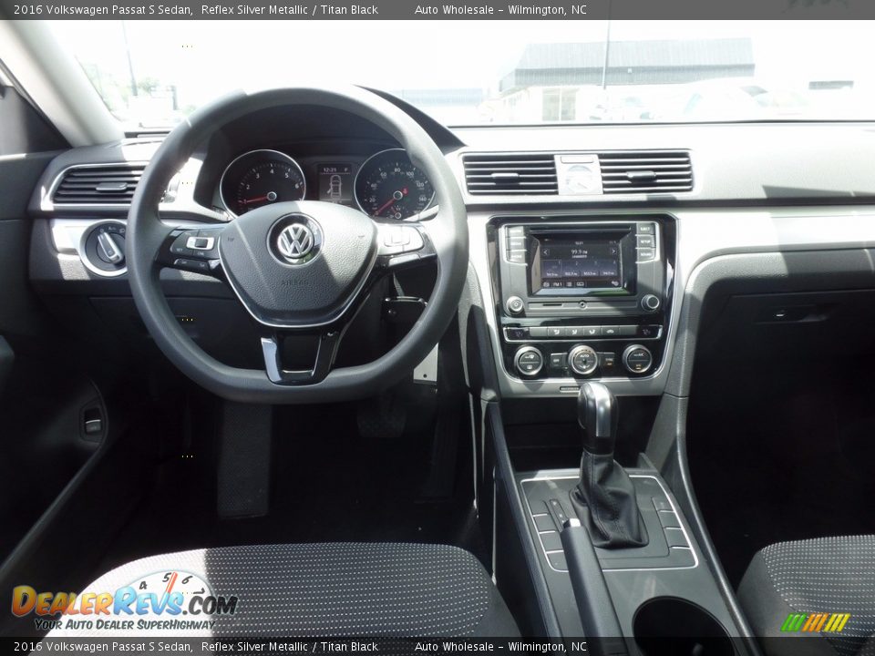 2016 Volkswagen Passat S Sedan Reflex Silver Metallic / Titan Black Photo #15
