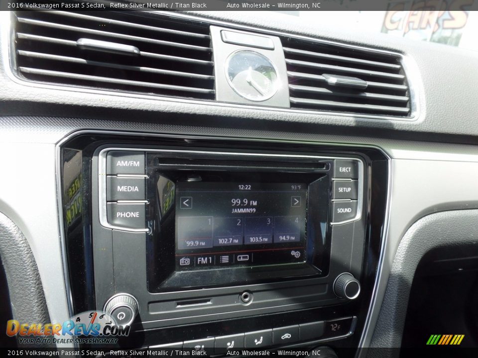 2016 Volkswagen Passat S Sedan Reflex Silver Metallic / Titan Black Photo #17