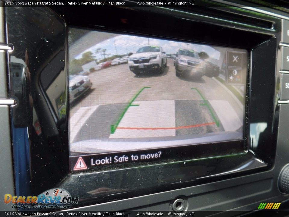 2016 Volkswagen Passat S Sedan Reflex Silver Metallic / Titan Black Photo #18
