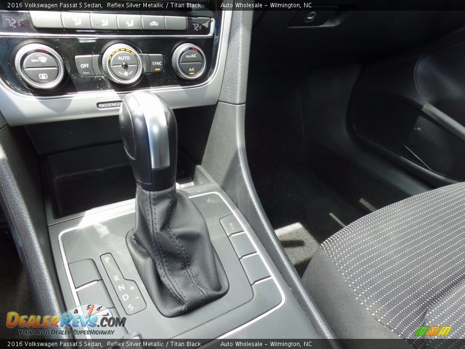 2016 Volkswagen Passat S Sedan Reflex Silver Metallic / Titan Black Photo #19