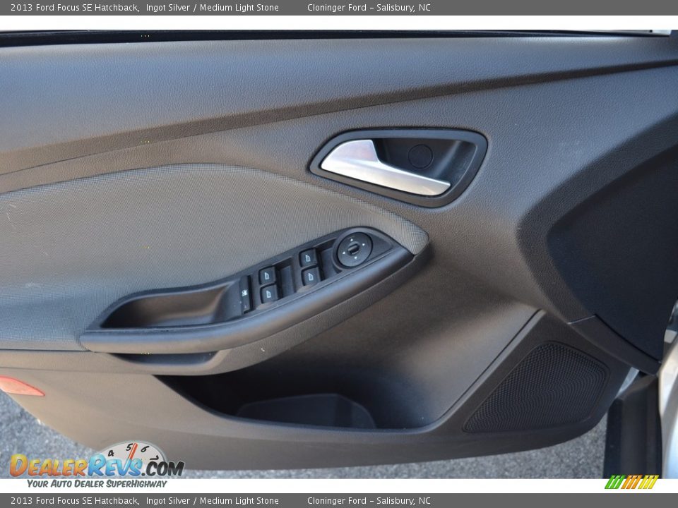 2013 Ford Focus SE Hatchback Ingot Silver / Medium Light Stone Photo #8