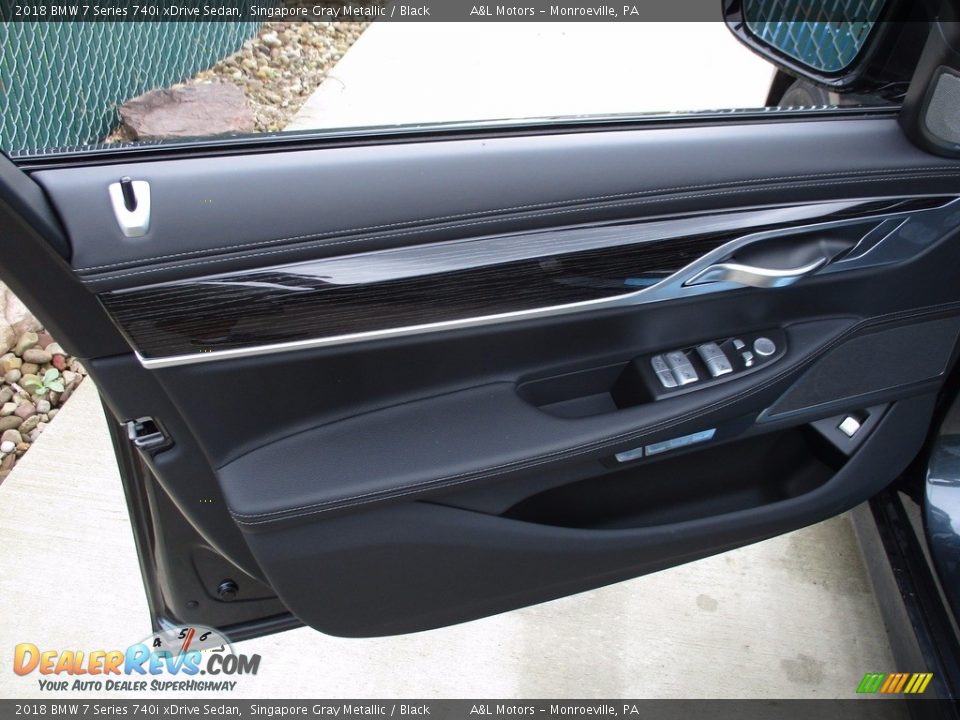 Door Panel of 2018 BMW 7 Series 740i xDrive Sedan Photo #9