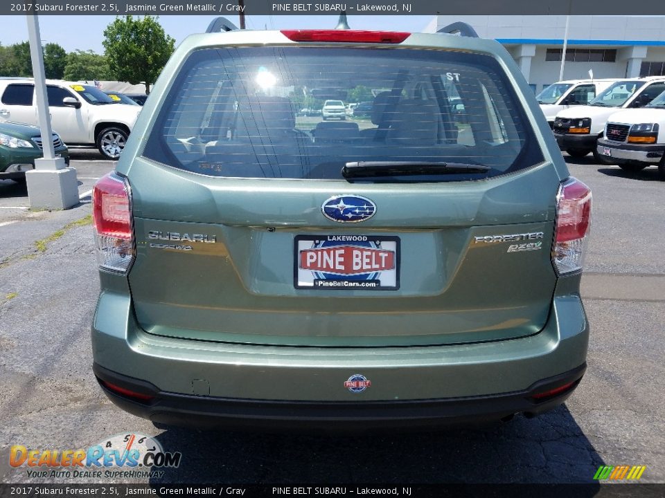 2017 Subaru Forester 2.5i Jasmine Green Metallic / Gray Photo #5