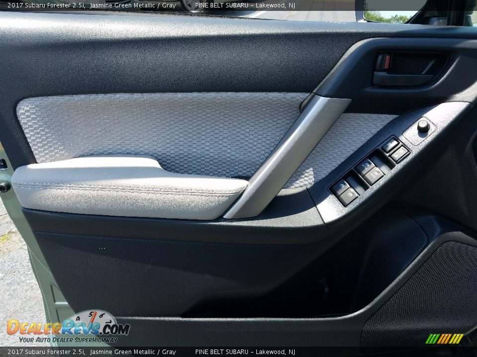 2017 Subaru Forester 2.5i Jasmine Green Metallic / Gray Photo #6