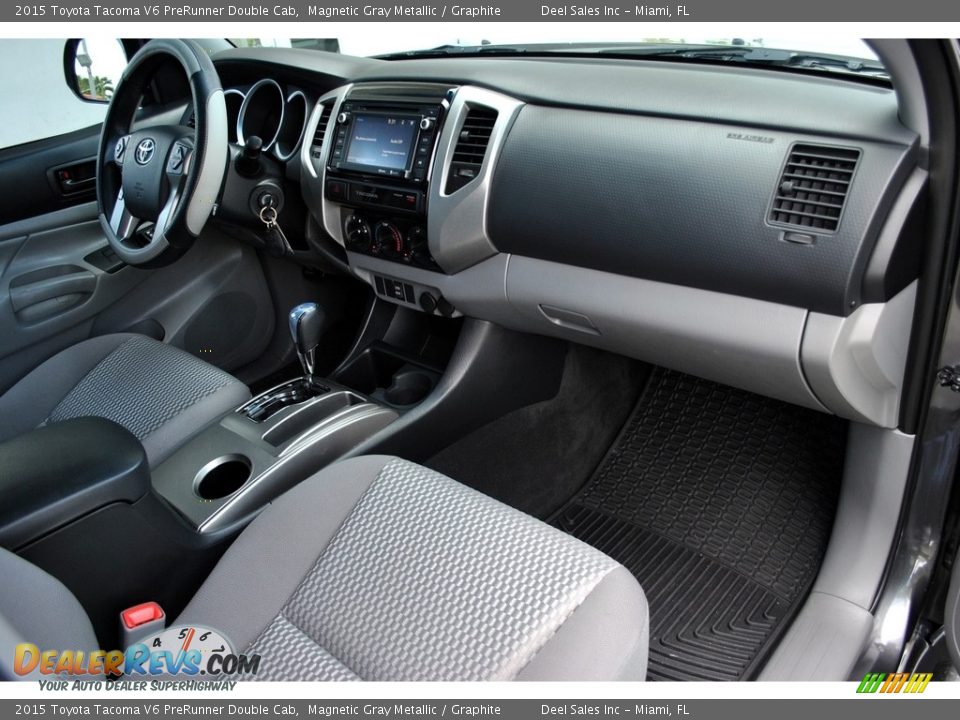 2015 Toyota Tacoma V6 PreRunner Double Cab Magnetic Gray Metallic / Graphite Photo #17