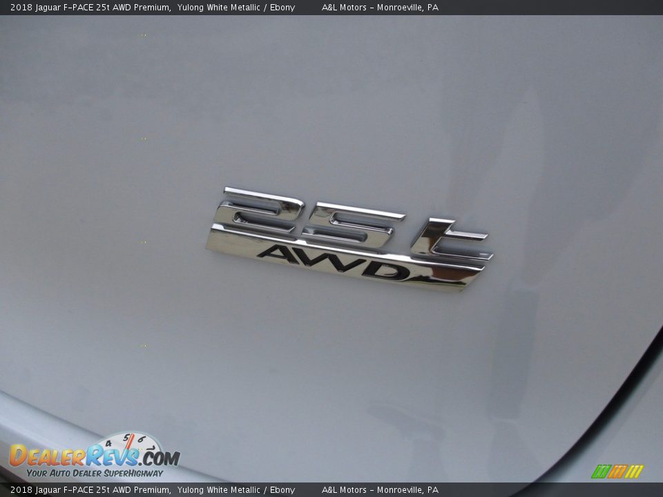2018 Jaguar F-PACE 25t AWD Premium Yulong White Metallic / Ebony Photo #4