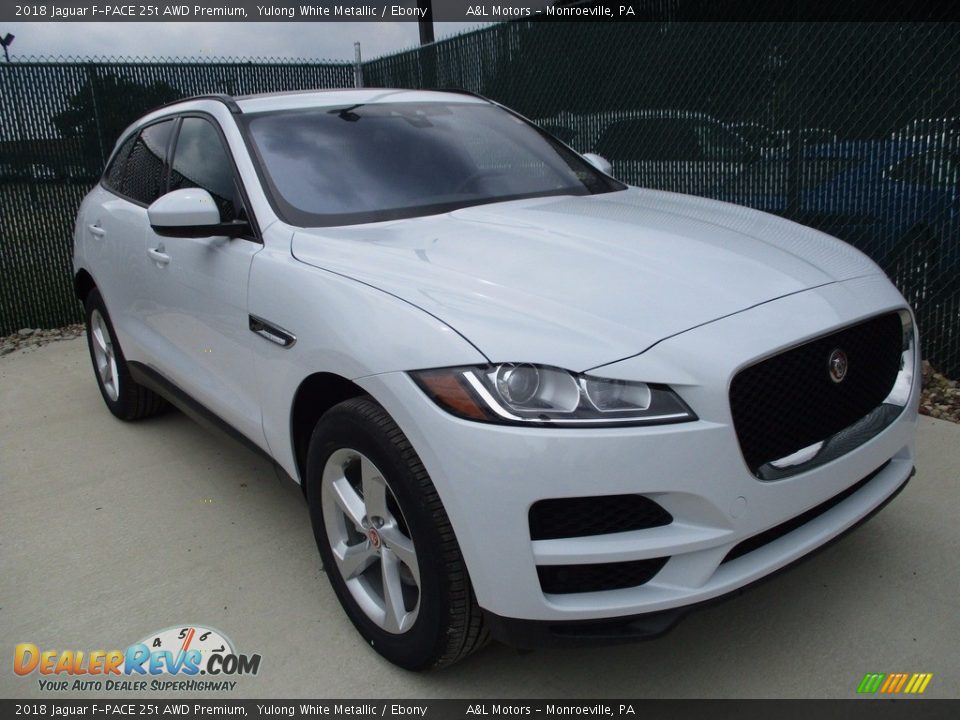 Front 3/4 View of 2018 Jaguar F-PACE 25t AWD Premium Photo #6