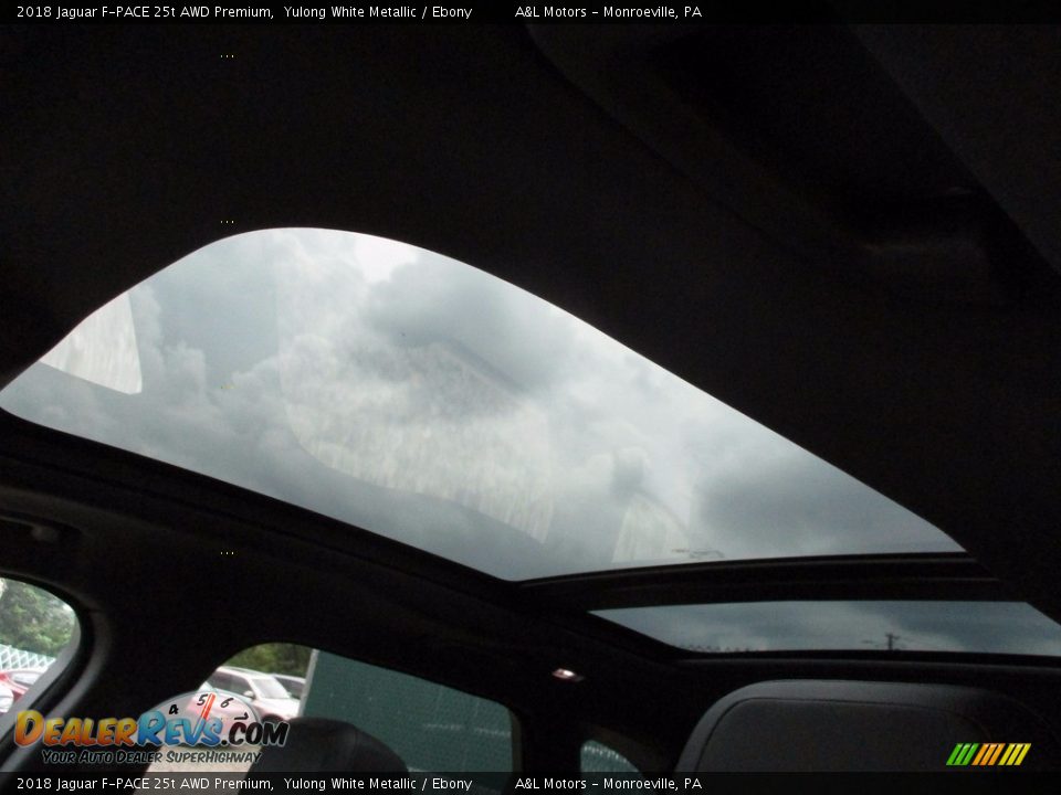 2018 Jaguar F-PACE 25t AWD Premium Yulong White Metallic / Ebony Photo #11