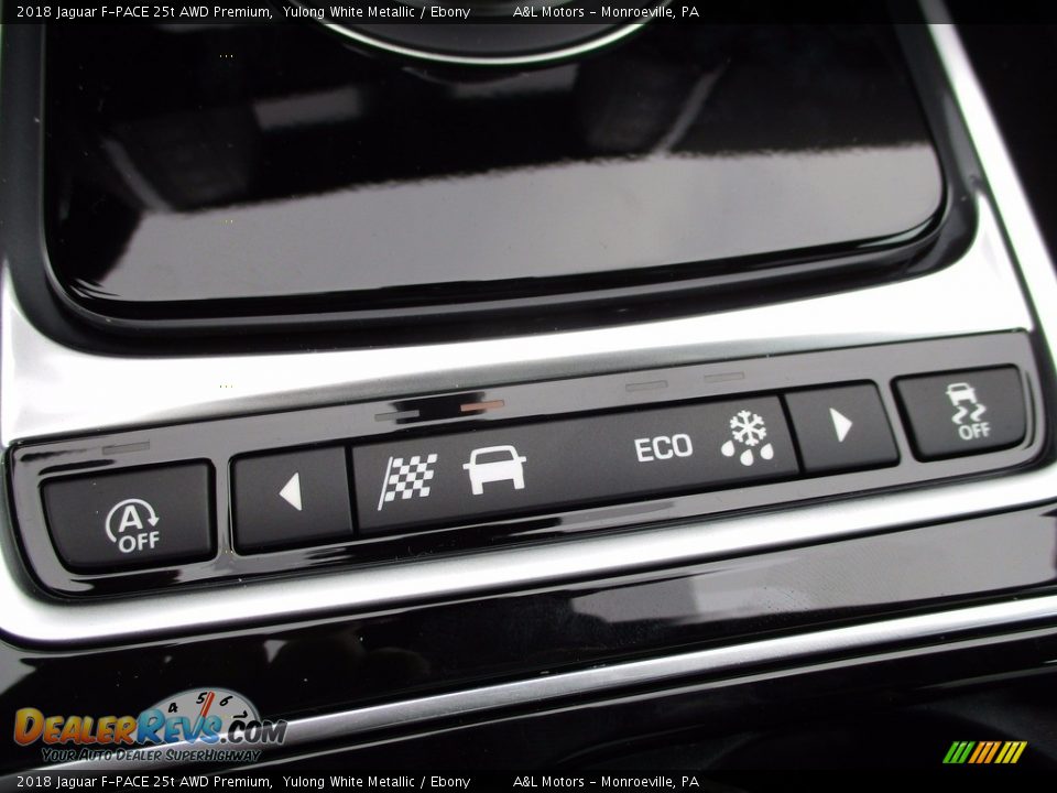 2018 Jaguar F-PACE 25t AWD Premium Yulong White Metallic / Ebony Photo #17