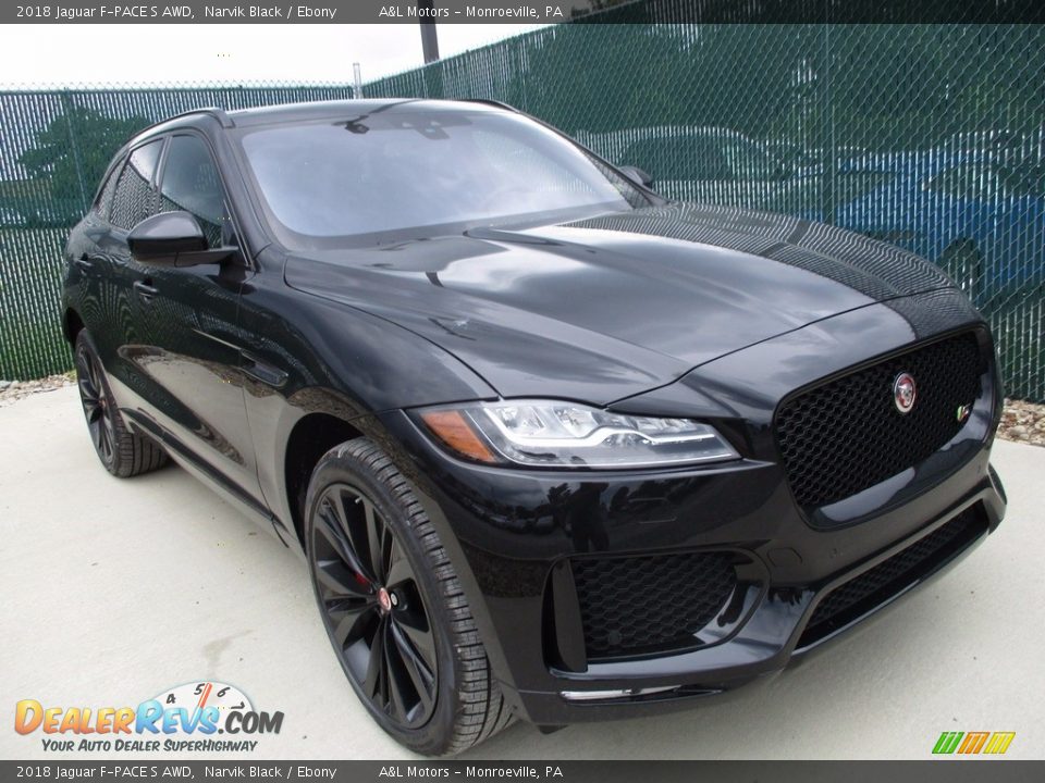 Front 3/4 View of 2018 Jaguar F-PACE S AWD Photo #7