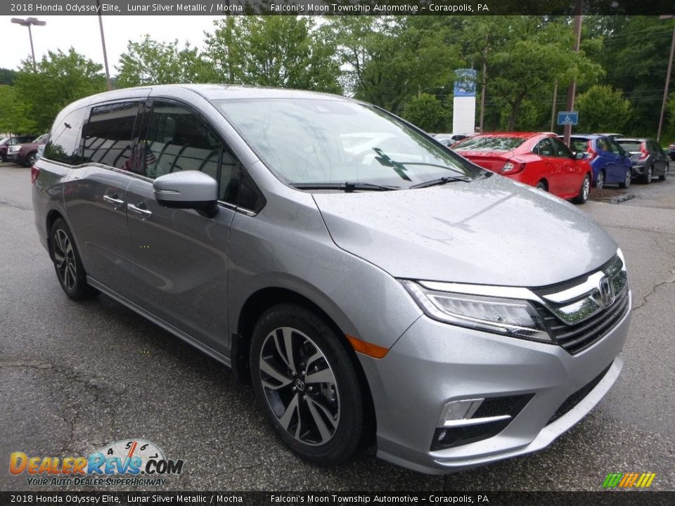 Front 3/4 View of 2018 Honda Odyssey Elite Photo #5