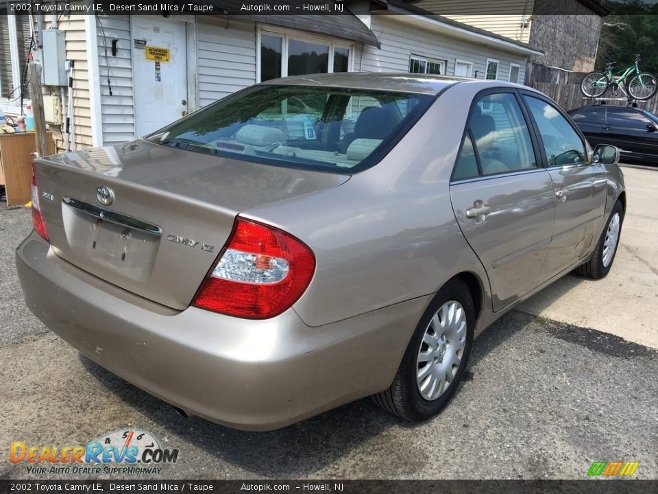 2002 Toyota Camry LE Desert Sand Mica / Taupe Photo #5