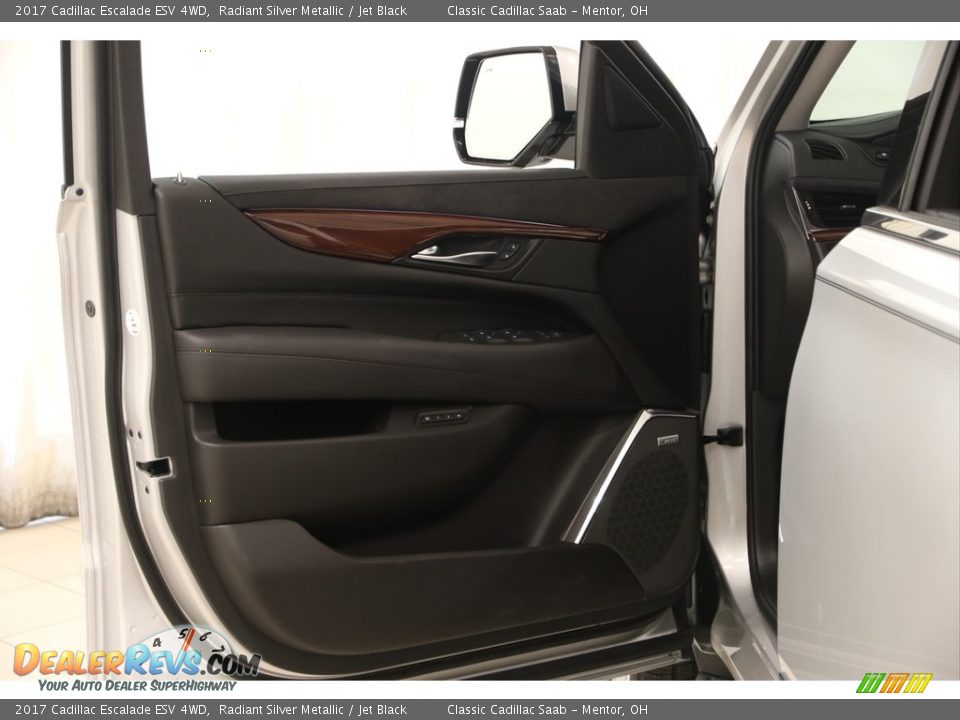 2017 Cadillac Escalade ESV 4WD Radiant Silver Metallic / Jet Black Photo #4
