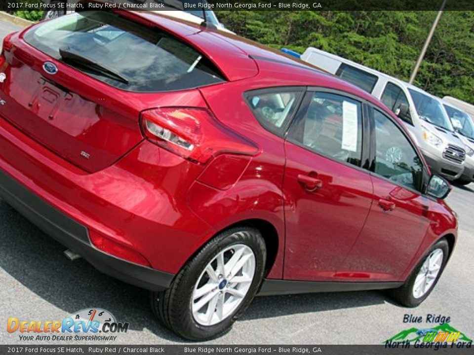 2017 Ford Focus SE Hatch Ruby Red / Charcoal Black Photo #34