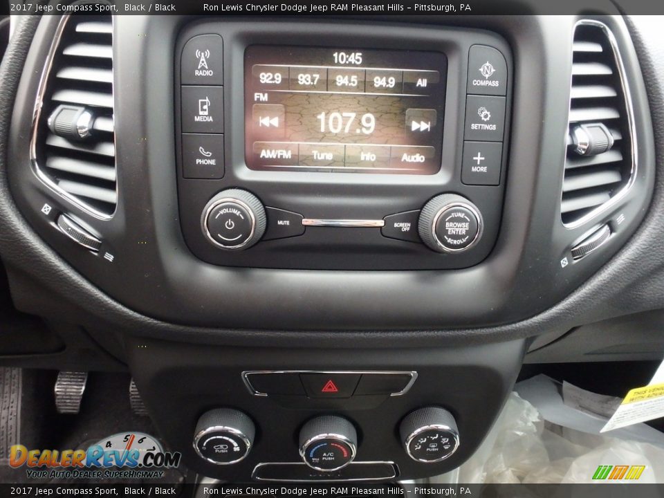 Controls of 2017 Jeep Compass Sport Photo #19