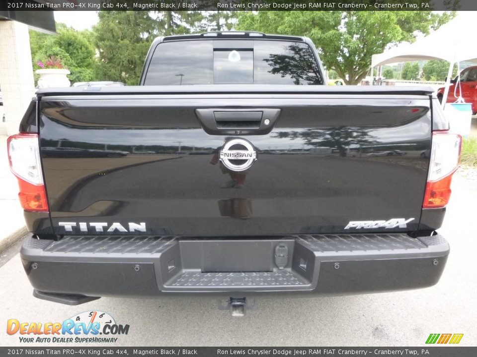 2017 Nissan Titan PRO-4X King Cab 4x4 Magnetic Black / Black Photo #8