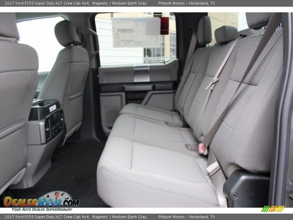 2017 Ford F250 Super Duty XLT Crew Cab 4x4 Magnetic / Medium Earth Gray Photo #24
