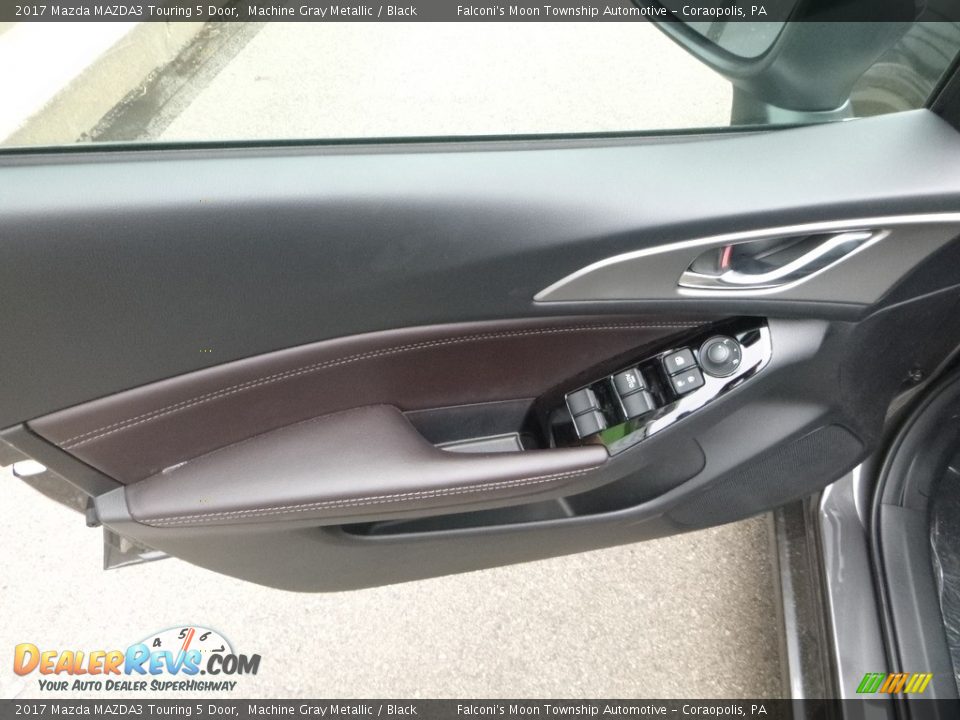 2017 Mazda MAZDA3 Touring 5 Door Machine Gray Metallic / Black Photo #10