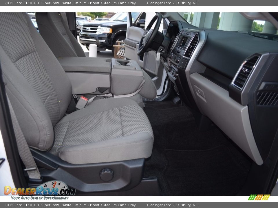 2015 Ford F150 XLT SuperCrew White Platinum Tricoat / Medium Earth Gray Photo #16