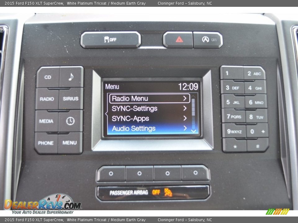 2015 Ford F150 XLT SuperCrew White Platinum Tricoat / Medium Earth Gray Photo #18