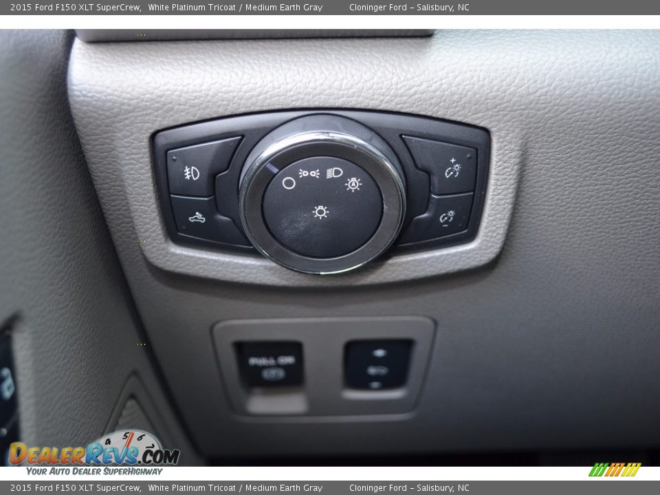 2015 Ford F150 XLT SuperCrew White Platinum Tricoat / Medium Earth Gray Photo #23