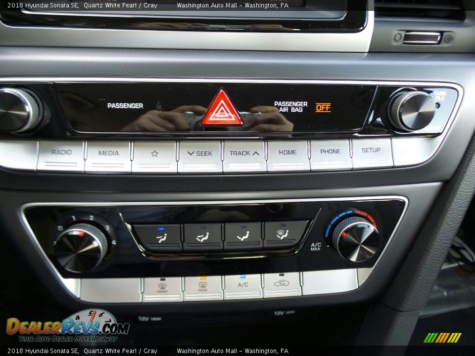 Controls of 2018 Hyundai Sonata SE Photo #29