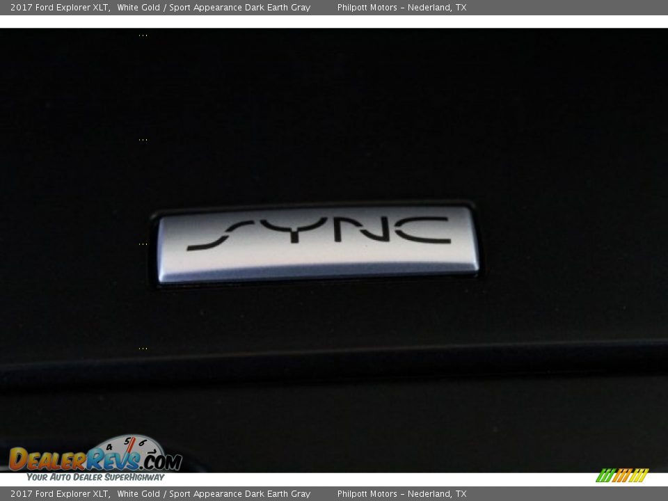 2017 Ford Explorer XLT White Gold / Sport Appearance Dark Earth Gray Photo #17