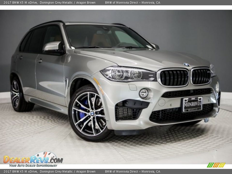 Front 3/4 View of 2017 BMW X5 M xDrive Photo #12