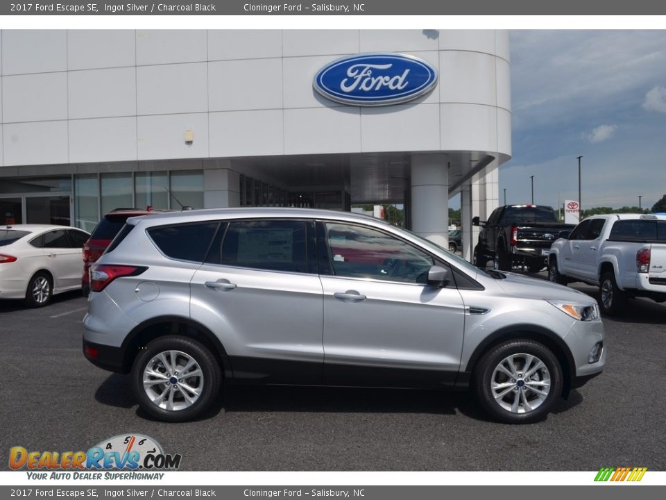 2017 Ford Escape SE Ingot Silver / Charcoal Black Photo #2