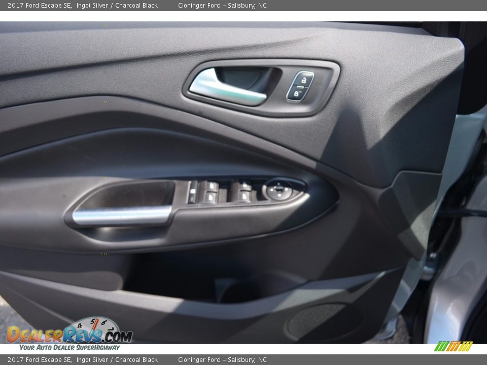 2017 Ford Escape SE Ingot Silver / Charcoal Black Photo #5