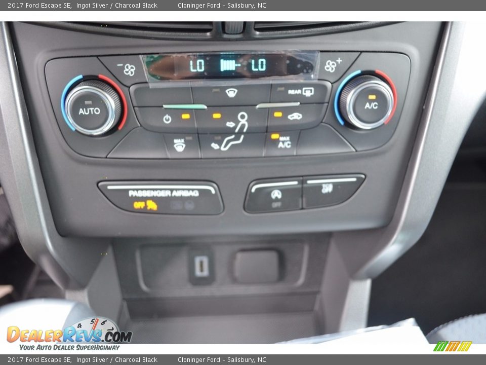 2017 Ford Escape SE Ingot Silver / Charcoal Black Photo #13